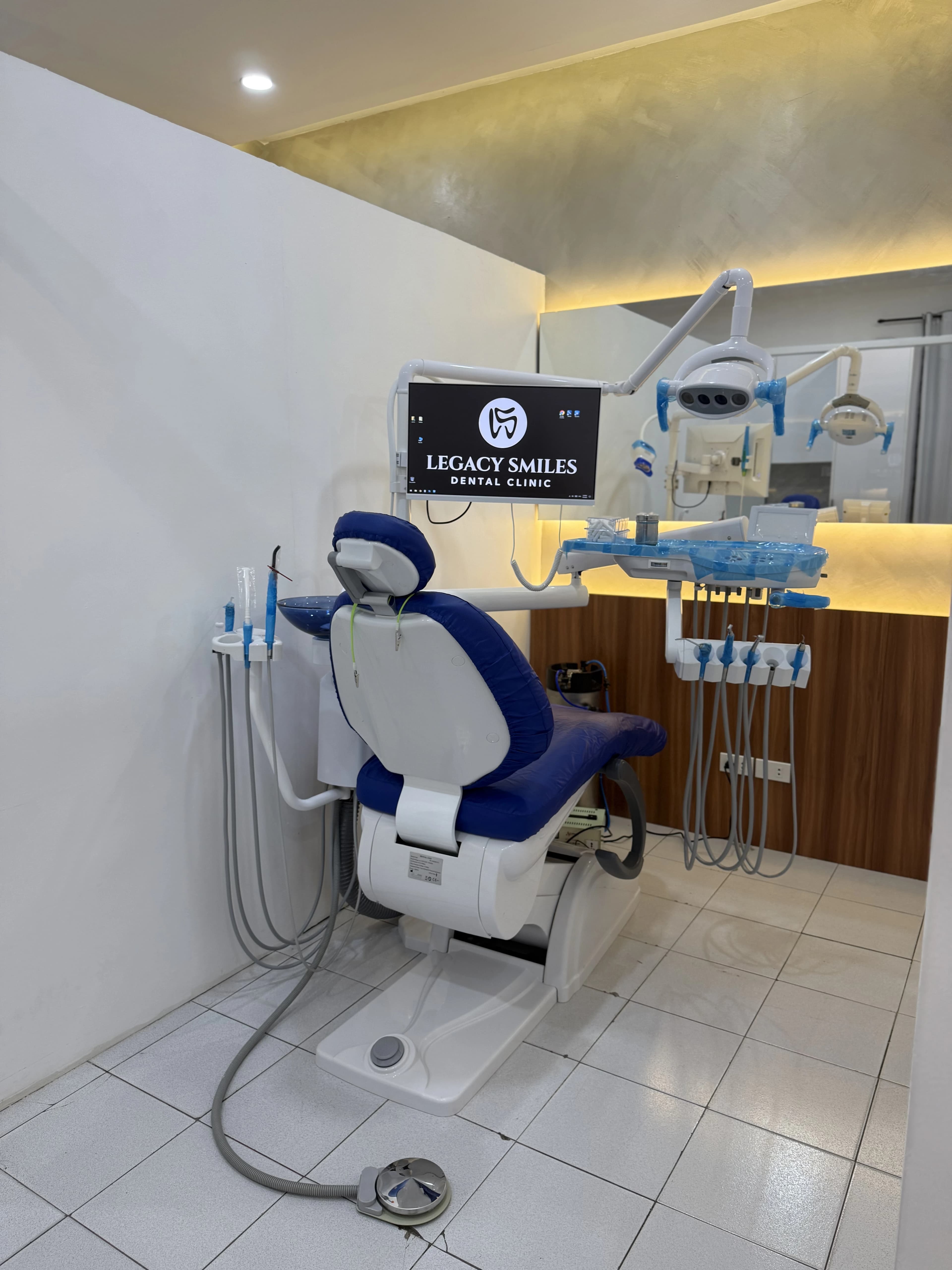 Modern Dental Chair thumbnail 2